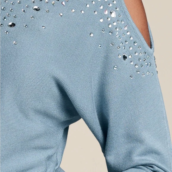 Venus cold shoulder sweater - Picture 2 of 10